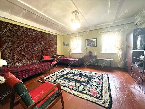 будинок за адресою с. Великі Сорочинці, Центральна, 1