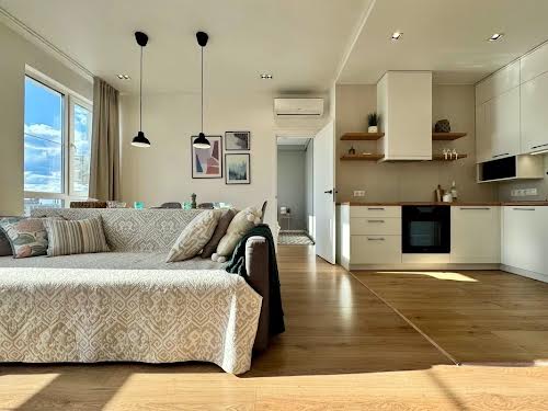 квартира за адресою Михайла Максимовича, 38Д