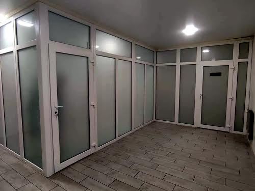 коммерческая по адресу вул. Дворецька, 46