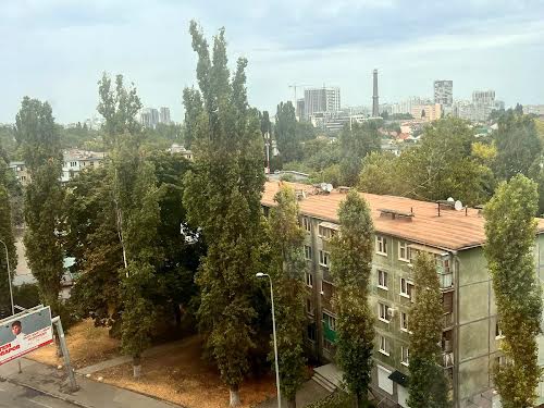 квартира за адресою Краснова вул., 12