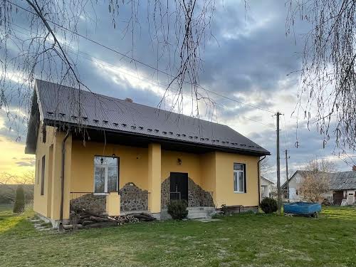 будинок за адресою с. Бишків, Стуса, 12