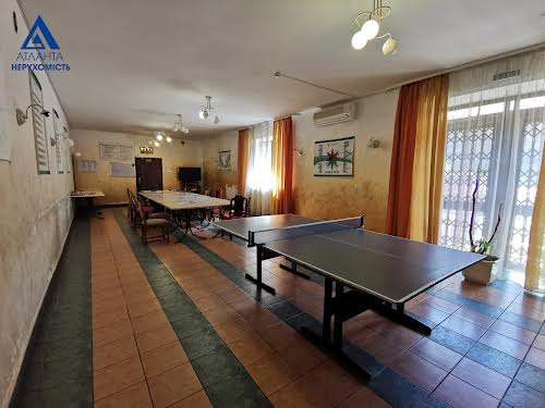 комерційна за адресою Володимирська вул., 72