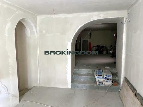 комерційна за адресою Саксаганського вул., 67