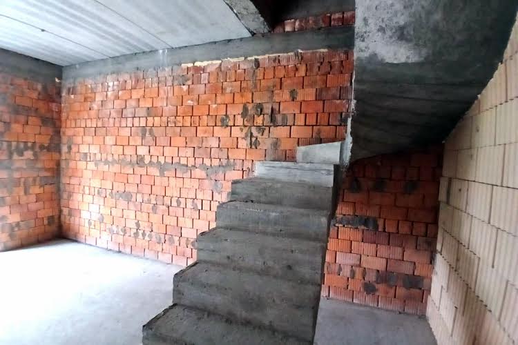 1832380895634189