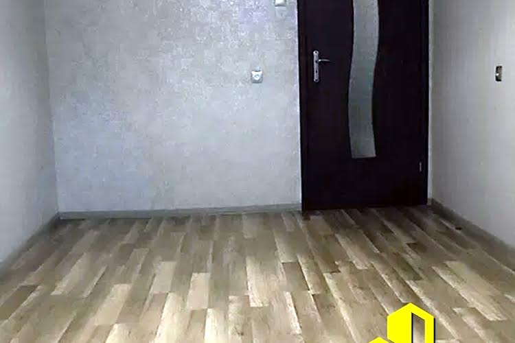 1834542560228560