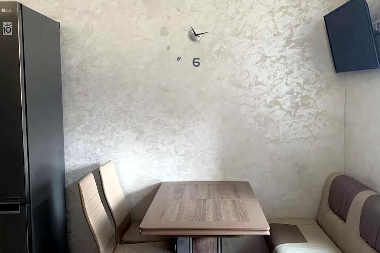 1831183665330822